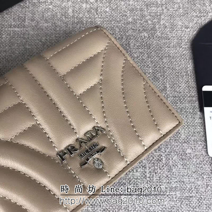 PRADA普拉達 專櫃最新爆款 頂級原單納帕牛皮 女士短夾 1MV204 DD1714